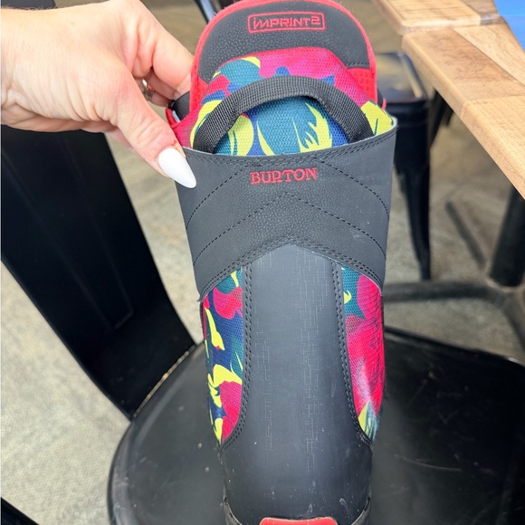 Women’s Burton limelite BOA snowboard
Boot size 9 great condition - Picture 8 of 8